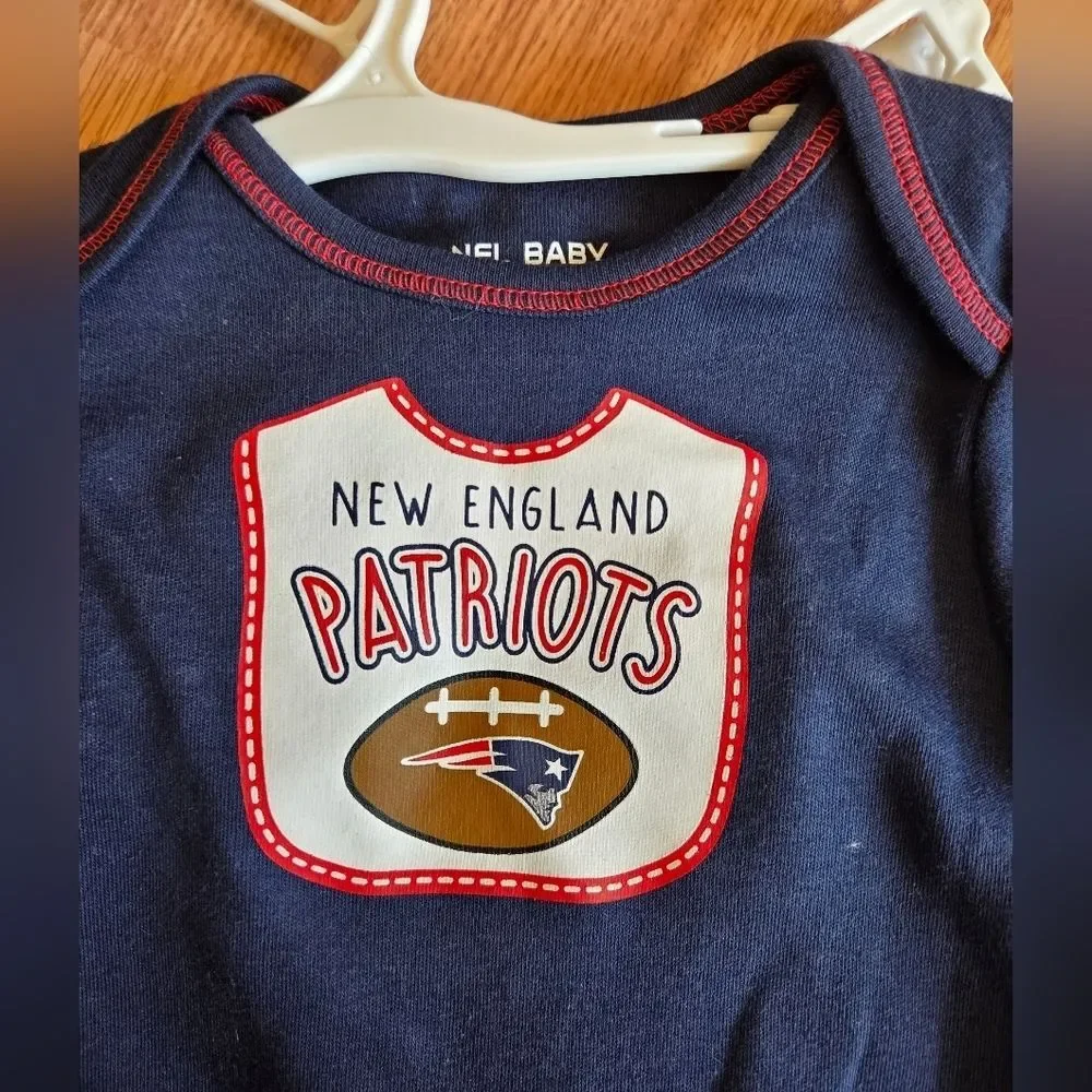 NFL New England Patriots Baby Set 2pc Newborn and 9M New Football Superbowl